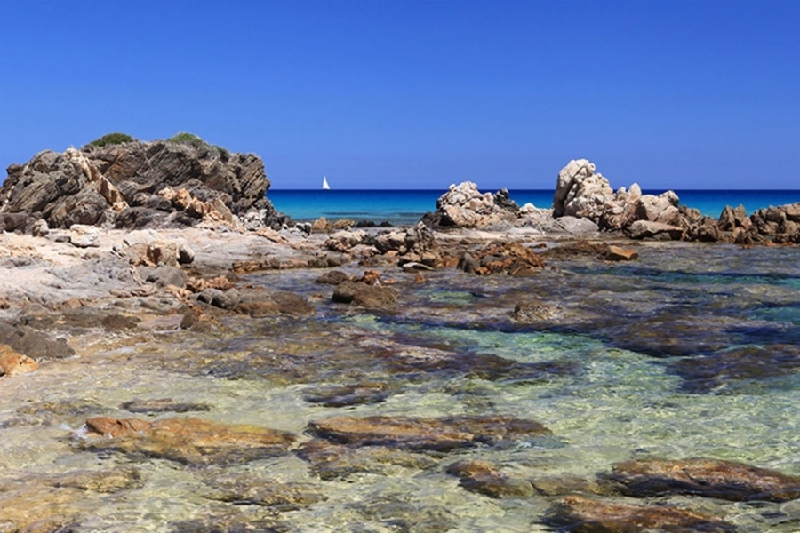 Le-meravigliose-spiagge-di-Pula-in-Sardegna.jpg